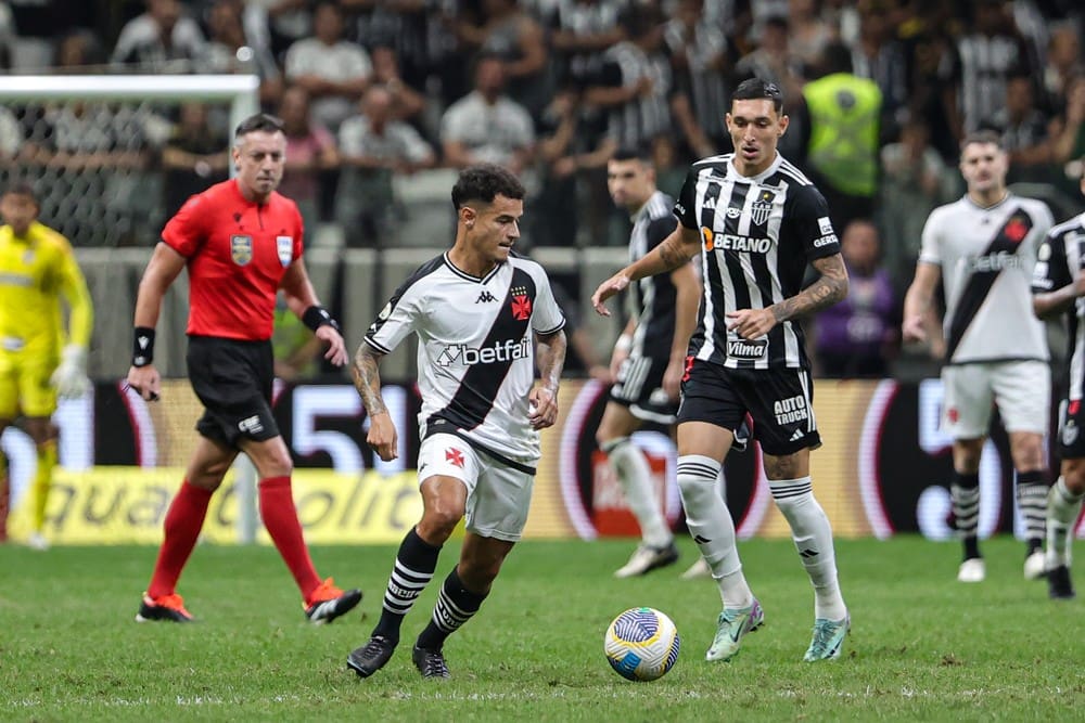 Philippe Coutinho tem chance de ser titular contra o Grêmio — Foto: Gilson Lobo/AGIF