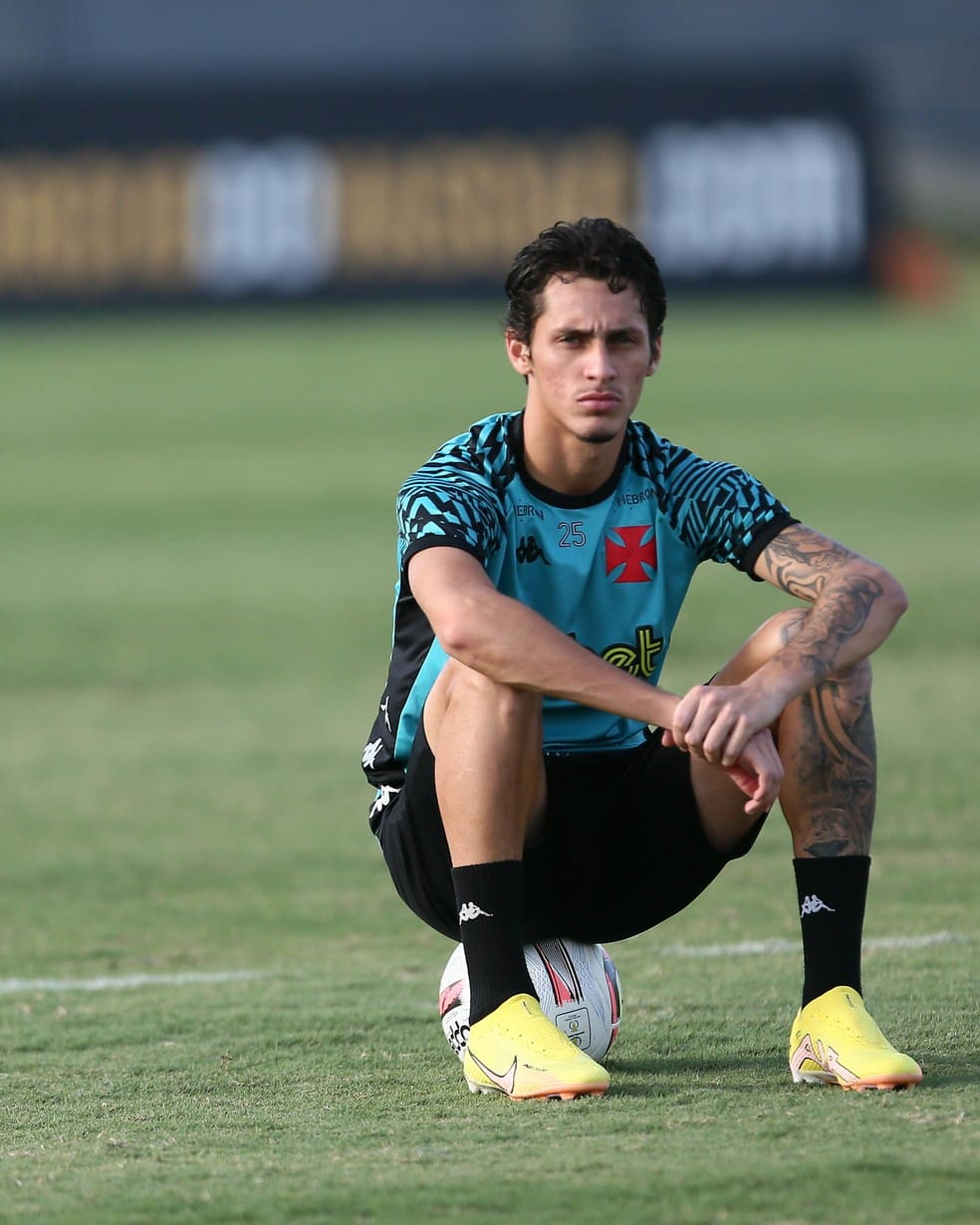 Marlon Gomes em ação pelo Vasco: meia foi vendido em fevereiro deste ano — Foto: Daniel Ramalho / CRVG