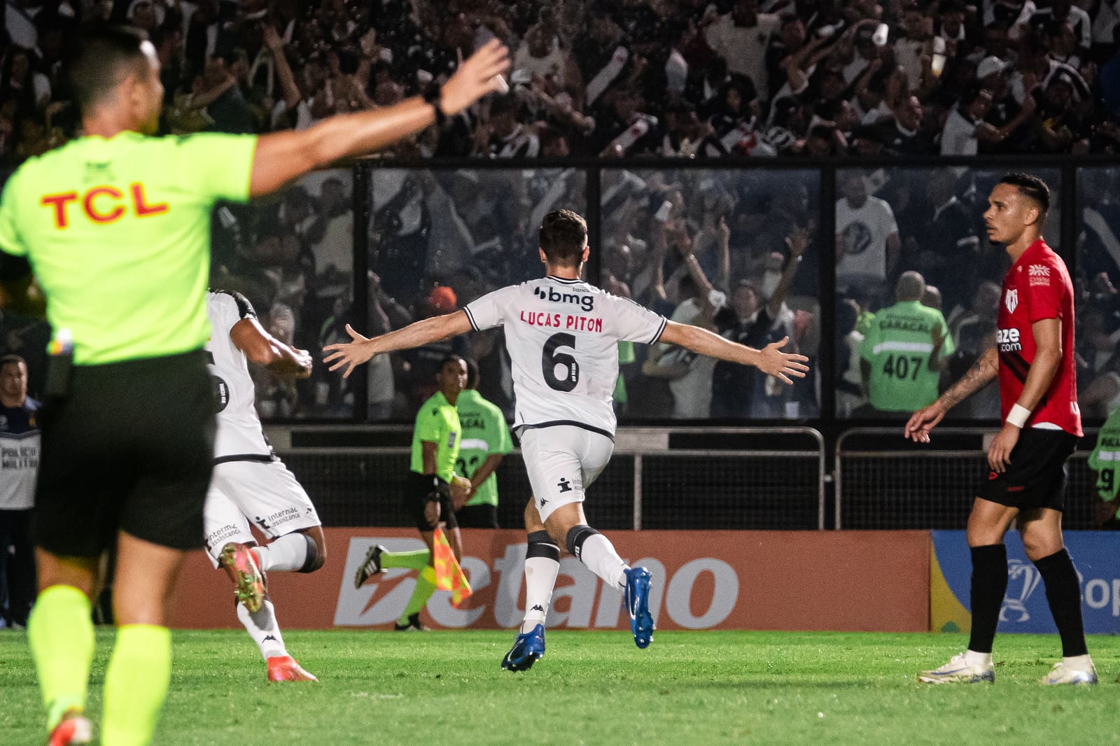 Lucas Piton. Vasco x Atlético-GO (Foto: Leandro Amorim/Vasco)