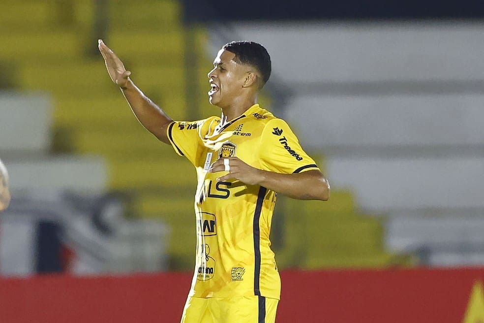 Botafogo-SP x Amazonas gol Barros — Foto: Thiago Calil/AGIF