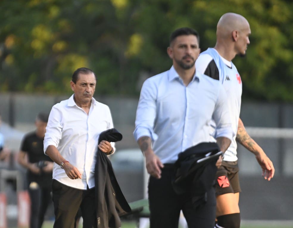 Ramon Diaz e Emiliano em Vasco x Criciúma — Foto: André Durão / ge