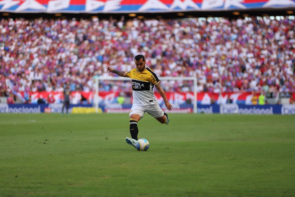 Miguel Trauco em Fortaleza x Criciúma — Foto: Celso da Luz | Criciúma E.C.