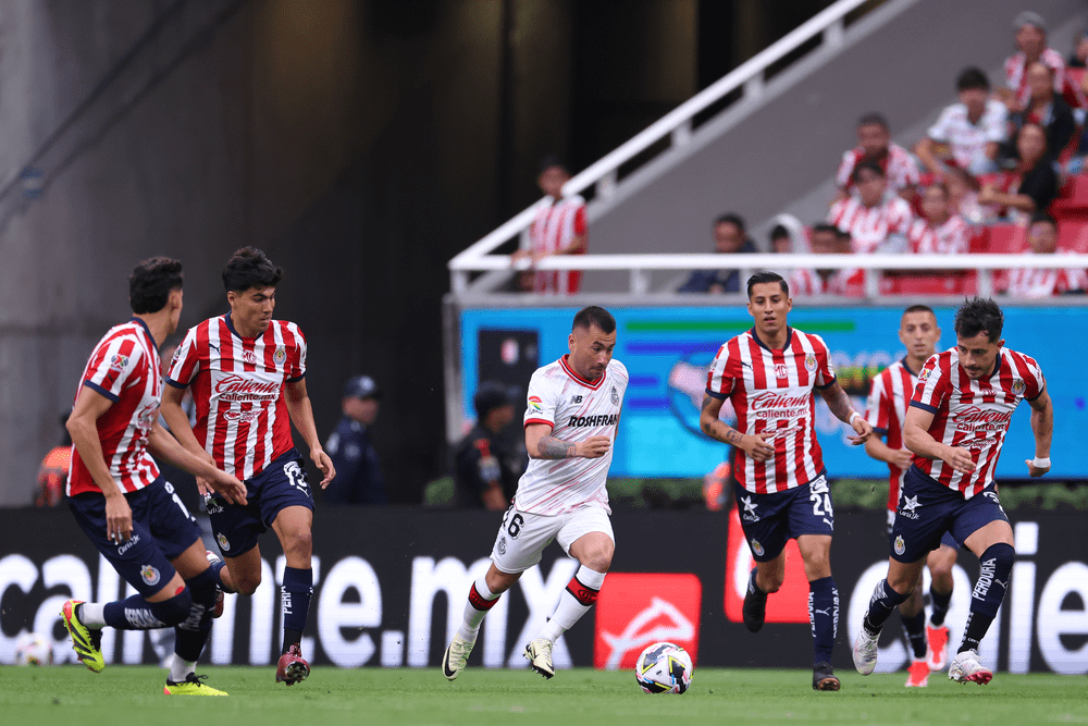 Jean Meneses em ação pelo Toluca — Foto: Simon Barber/Getty Images