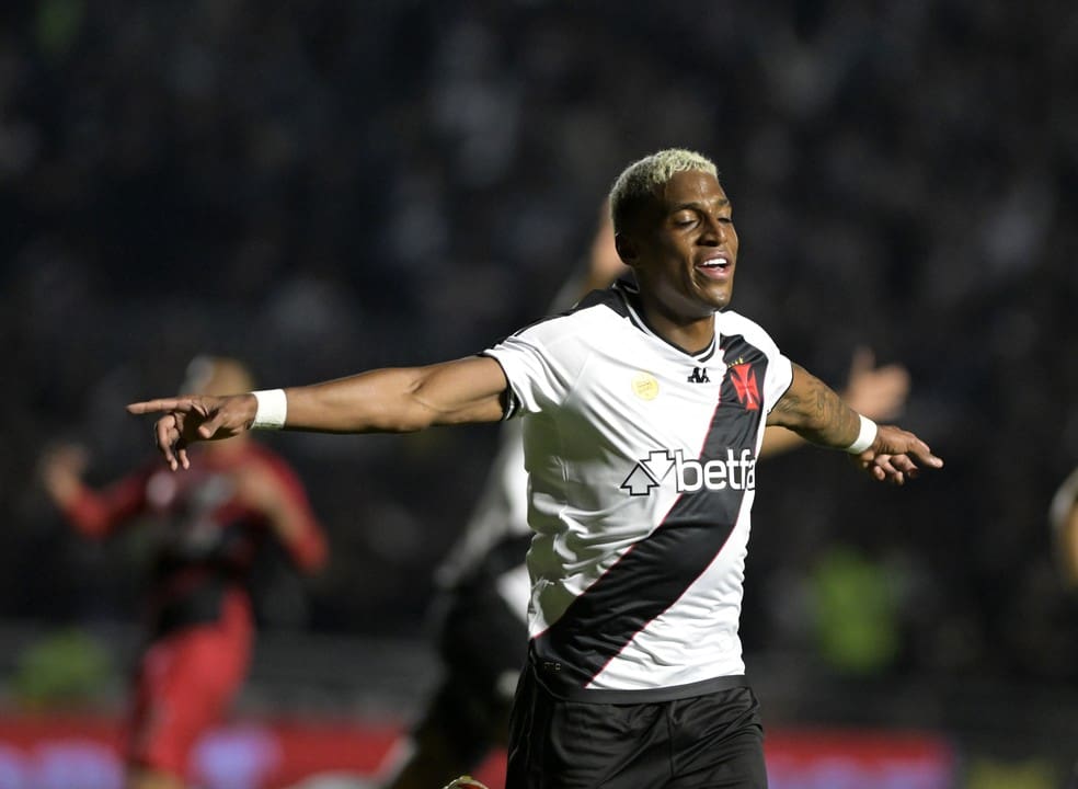 Emerson Rodríguez comemora gol do Vasco contra o Athletico — Foto: André Durão/ge