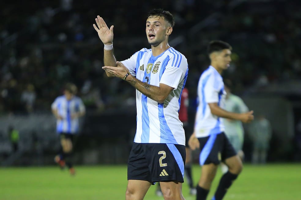 Ian Glavinovich em ação pela seleção olímpica da Argentina — Foto: Alex Avila/Jam Media/Getty Images