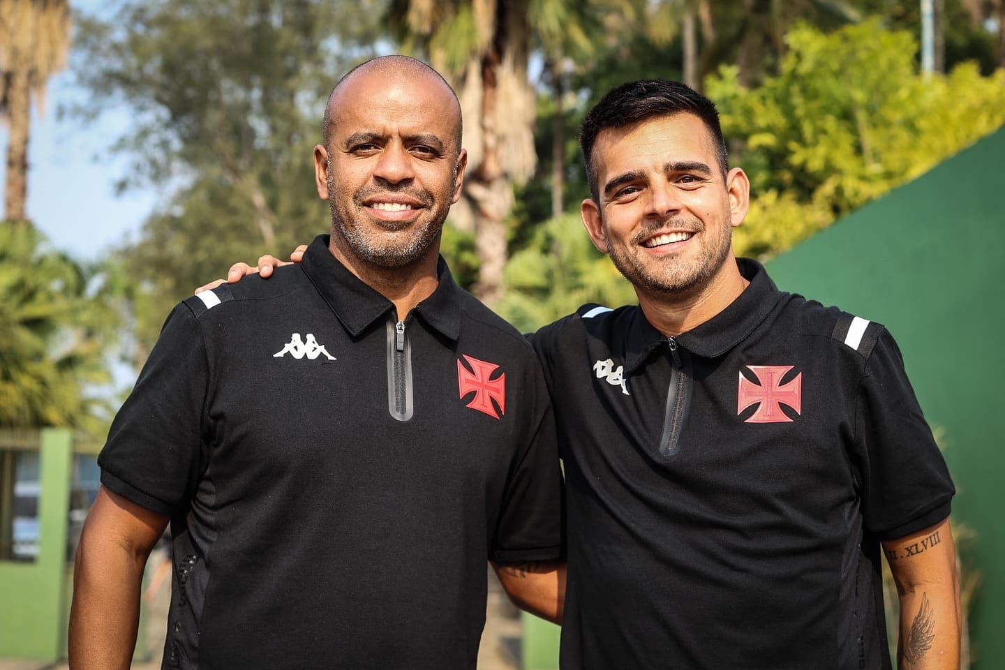 O auxiliar técnico França e o treinador Matheus Curopos (Foto: Dikran Sahagian/Vasco)