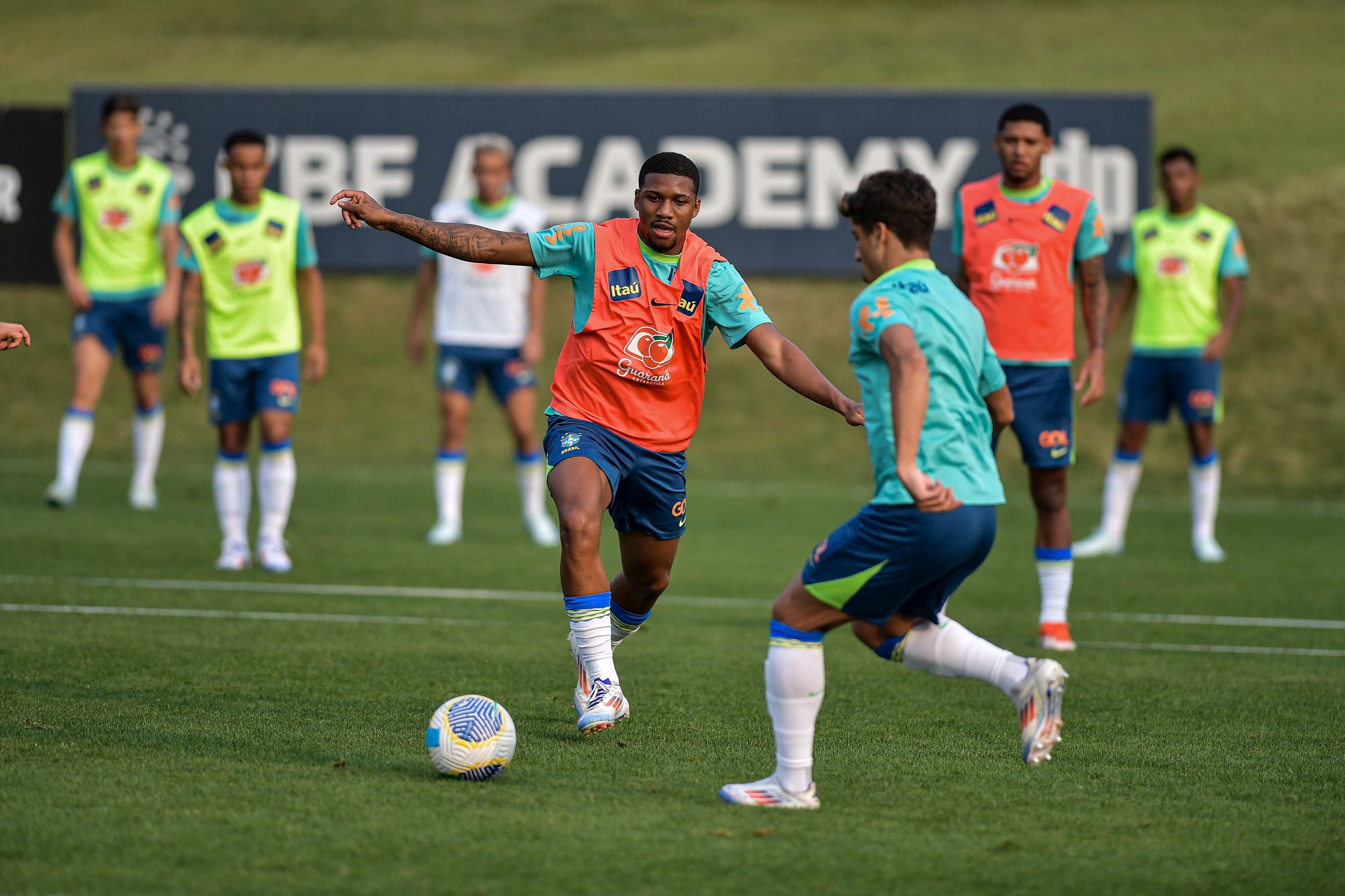 Leandrinho em ação durante treino da Seleção Brasileira Sub-20 Créditos: Staff Images / CBF