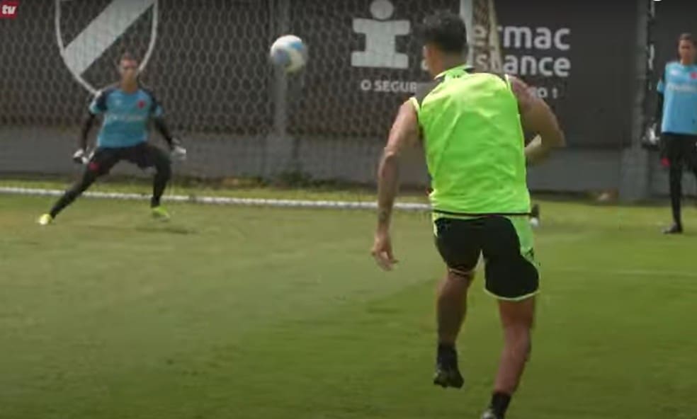 Philippe Coutinho faz golaço de canhota no treino do Vasco — Foto: Reprodução