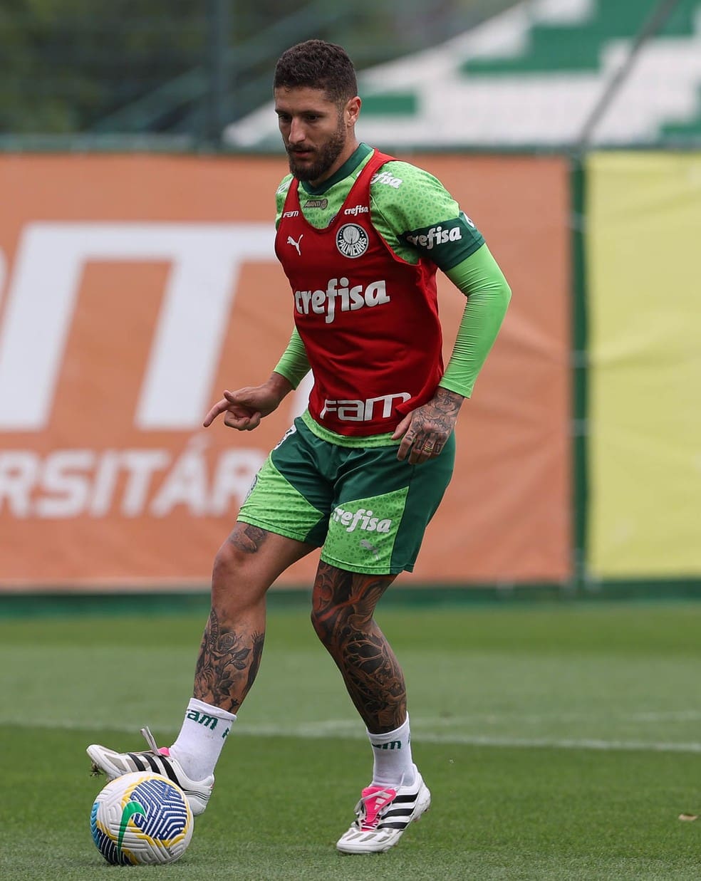 Zé Rafael durante treino do Palmeiras nesta quinta-feira — Foto: César Greco