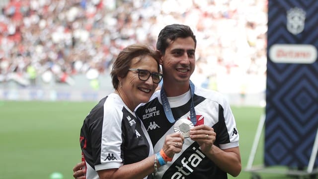 Caio Bonfim, medalhista olímpico de prata na marcha atlética, em Vasco x Palmeiras (Foto: Lucas Magalhães)