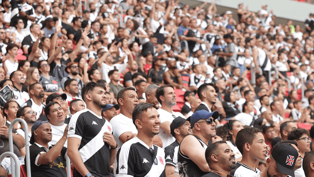 Torcida do Vasco no Mané Garrincha (Foto: Lucas Magalhães)