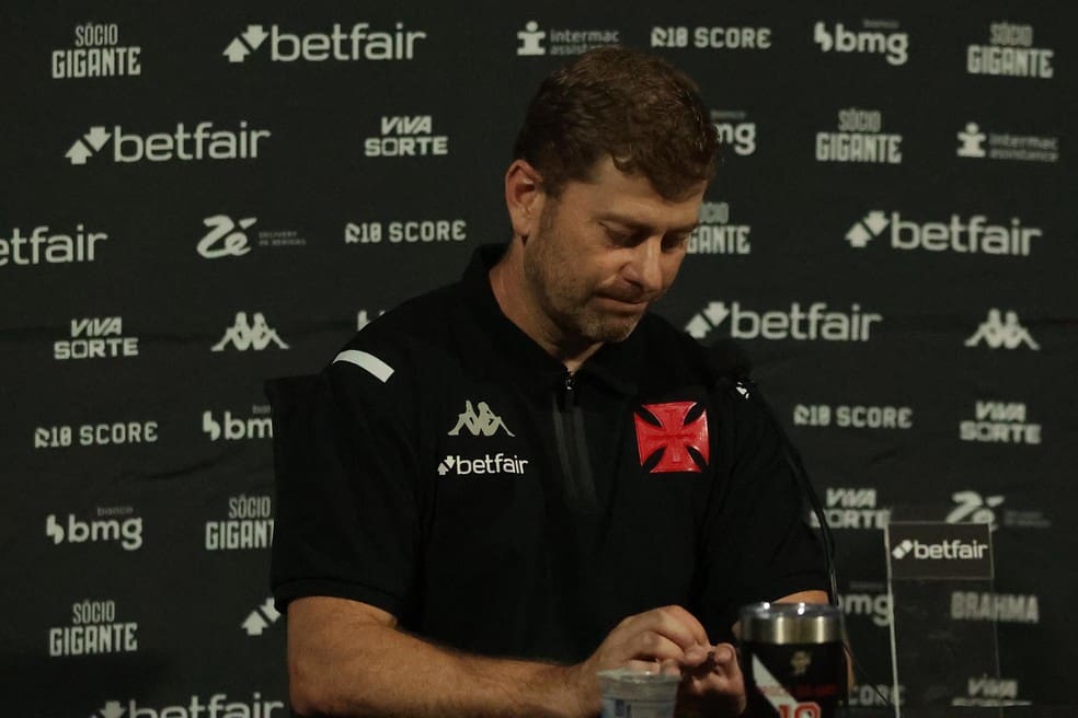 Rafael Paiva em entrevista coletiva após Vasco x Palmeiras, no Brasileirão — Foto: Lucas Magalhães