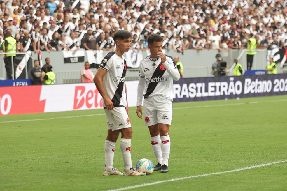 Sforza e Coutinho em Vasco x Palmeiras — Foto: Lucas Magalhães / ge