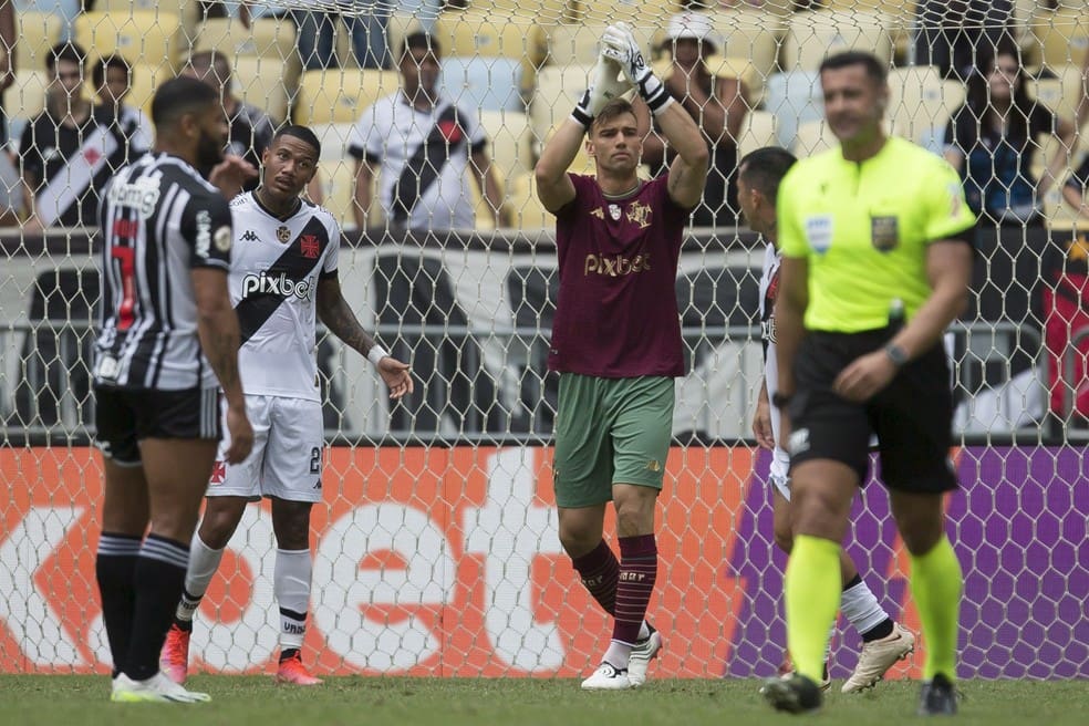 Hulk, do Atlético-MG, e Léo Jardim, do Vasco, travaram duelos interessantes desde o ano passado — Foto: Daniel Ramalho / CRVG