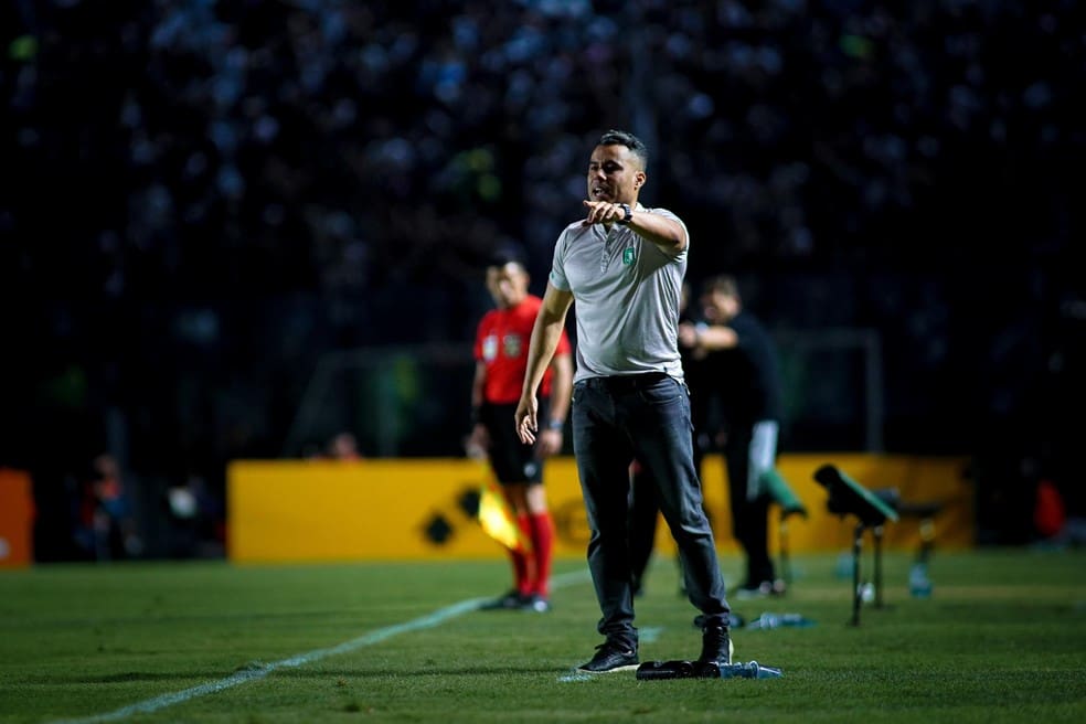 Jair Ventura, técnico do Juventude, no empate com o Vasco em São Januário — Foto: Fernando Alves/E.C Juventude