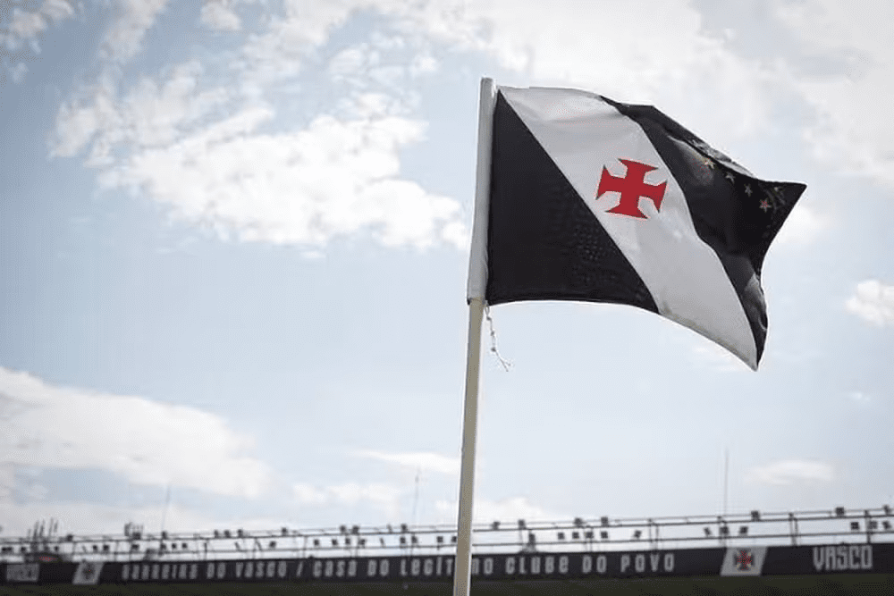 Bandeira do Vasco da Gama: clube desenha plano de recuperação judicial — Foto: Site CRVG/Matheus Lima