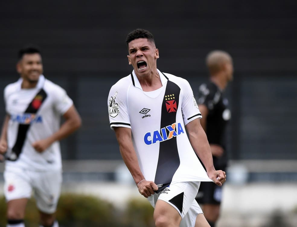 Vasco x Ponte Preta São Januário Paulinho gol — Foto: André Durão/ge