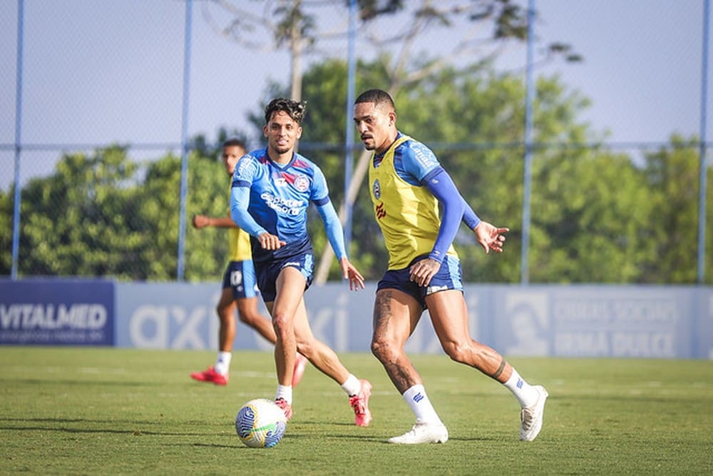 Biel e Gilberto durante treino do Bahia — Foto: Rafael Rodrigues/EC Bahia