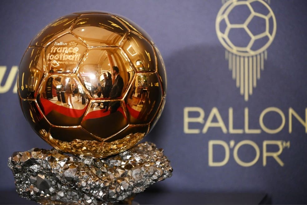 Troféu da Bola de Ouro — Foto: FRANCK FIFE / AFP