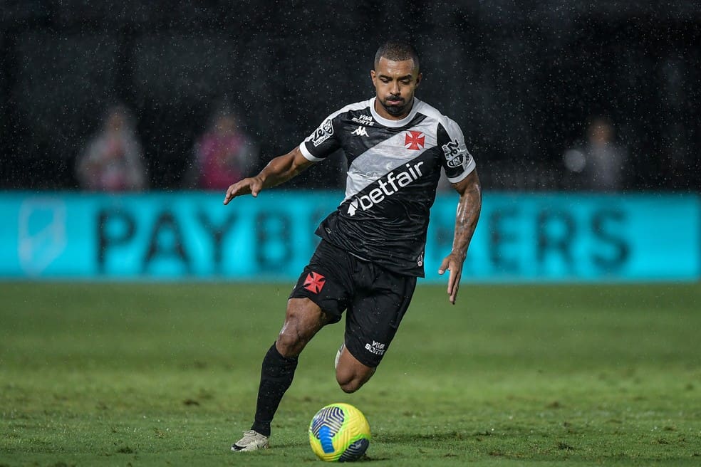 Paulo Henrique em ação pelo Vasco — Foto: Thiago Ribeiro/AGIF