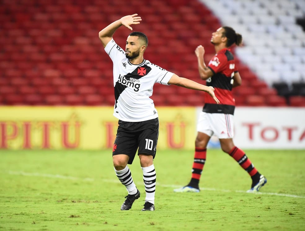 Morato, do Vasco, marca contra o Flamengo de Rogério Ceni e comemora à la Edmundo — Foto: André Durão