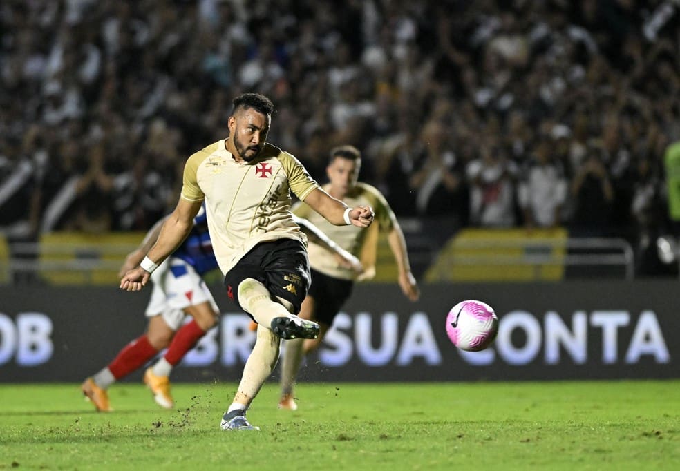 Payet faz o segundo gol do Vasco contra o Bahia — Foto: André Durão