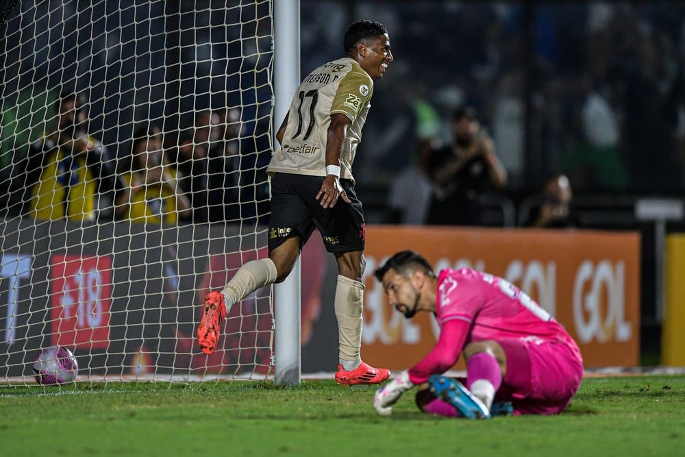 Emerson Rodríguez, do Vasco, comemora gol contra o Bahia — Foto: Thiago Ribeiro/AGIF