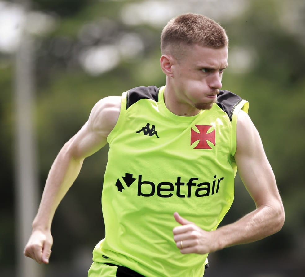 Maxime Dominguez é um dos jogadores que podem aproveitar Data Fifa para ganhar espaço no Vasco — Foto: Matheus Lima/Vasco