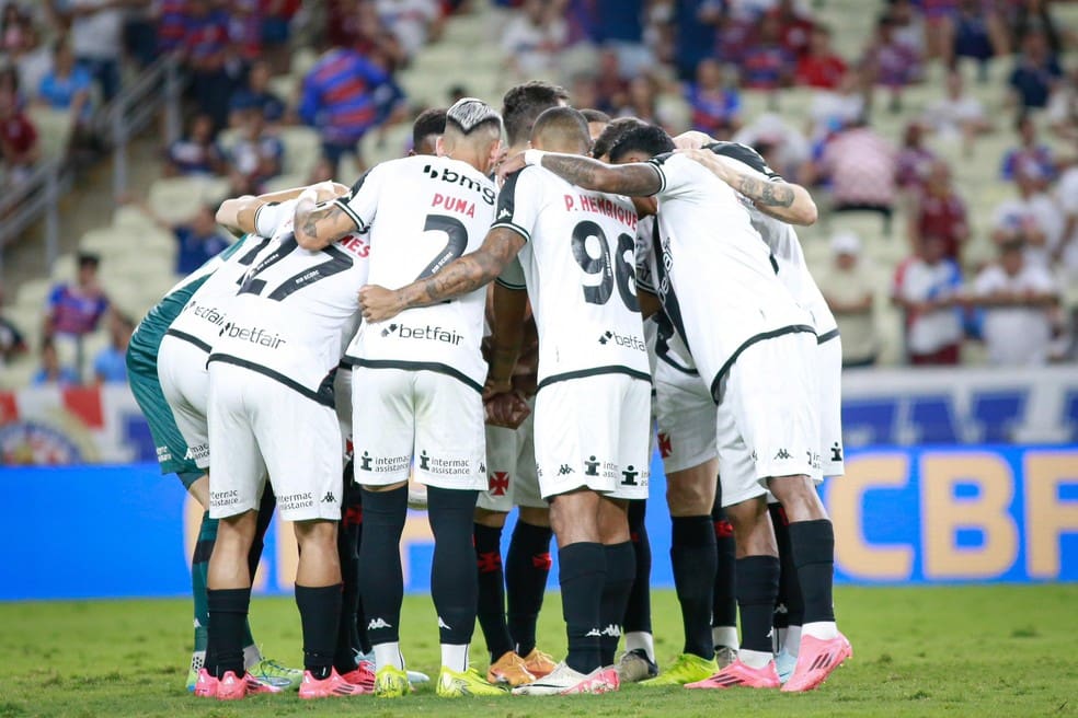 Vasco em ação contra o Fortaleza no Castelão — Foto: Matheus Lima / CRVG