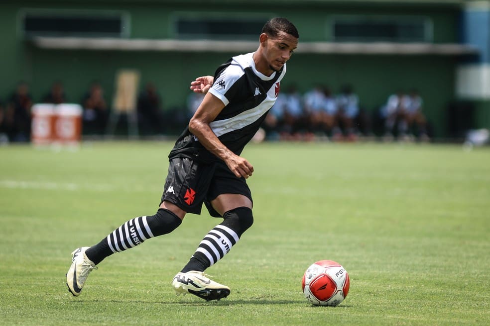 Breno, lateral-direito da base do Vasco — Foto: Dikran Sahagian/Vasco