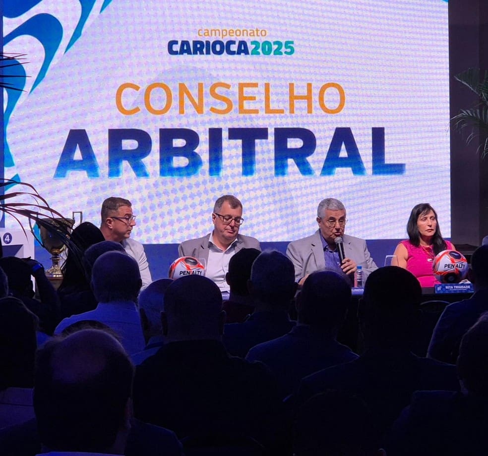 Arbitral da Ferj debate regulamento do Carioca de 2025 — Foto: Ronald Lincoln