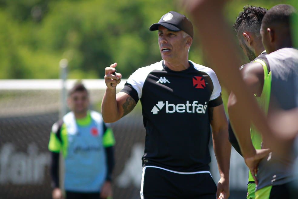 Felipe comanda primeiro treino no Vasco — Foto: Matheus Lima / CRVG