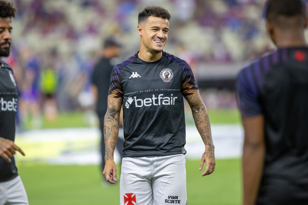 Philippe Coutinho deve ser titular do Vasco neste sábado — Foto: Baggio Rodrigues/AGIF