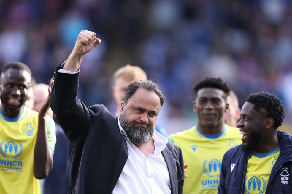 Evangelos Marinakis comemora vitória do Nottingham Forest na Premier League — Foto: Richard Heathcote/Getty Images