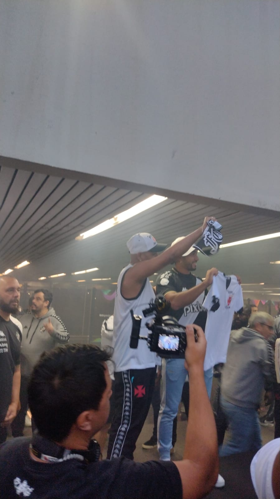 Imagens Mostram O Primeiro Encontro De Payet Com A Torcida Do Vasco MeuVasco