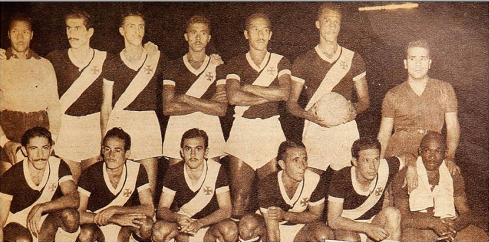 Barbosa, Rafagnelli, Danilo, Jorge, Wilson, Ely; (agachados) Djalma, Maneca, Friaça, Lelé e Chico — Foto: Centro de Memória Vasco da Gama