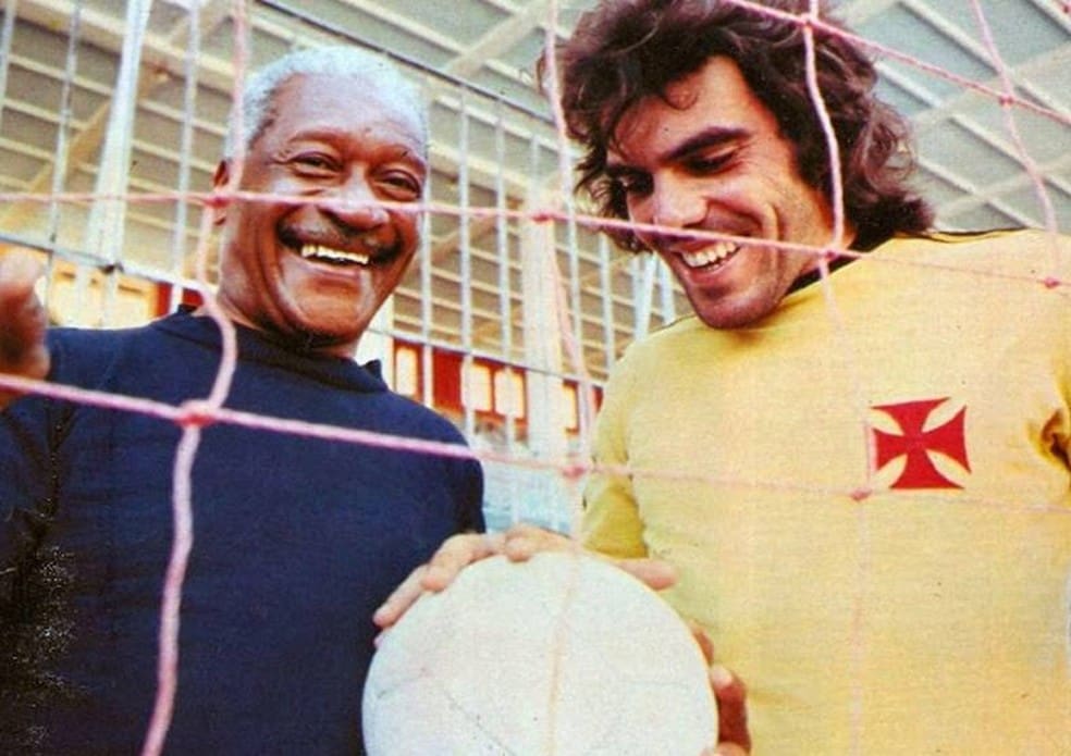 Mazarópi ao lado de Barbosa - ambos ex-guarda-redes do Vasco — Foto: Reprodução/Facebook