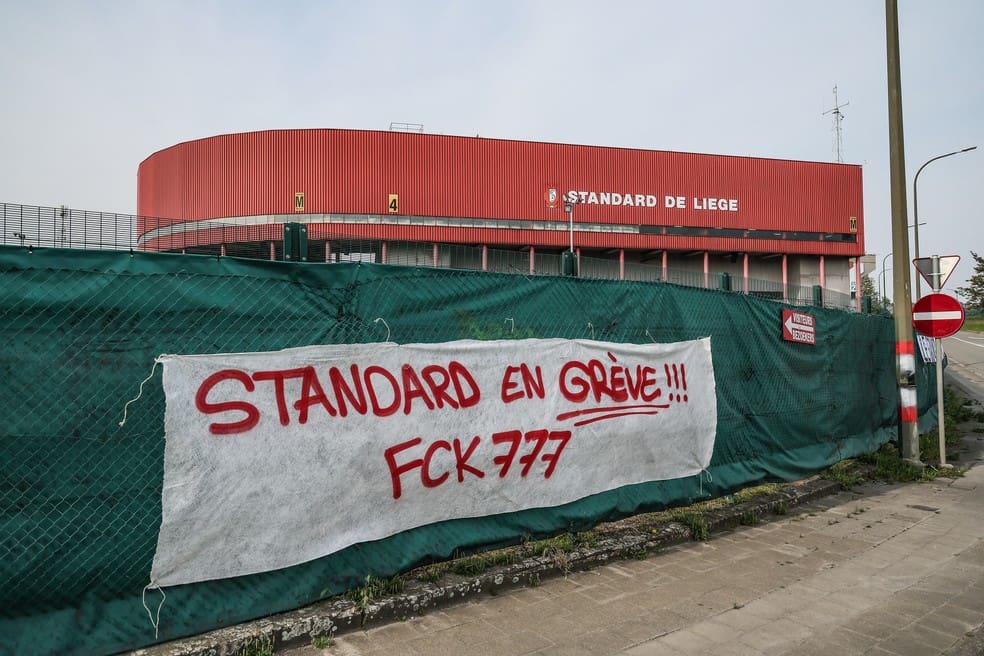 Manifestações de apaixonados do Standard Liège contra a 777 Partners – Registado por: Bruno Fahy / AFP
