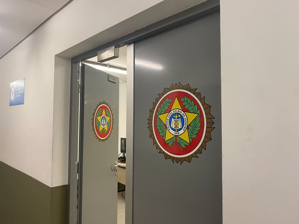 Porta do Jecrim, para onde foram levados torcedores do Flamengo envolvidos em briga no entorno do Maracanã