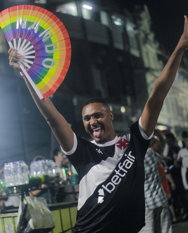 Nando no entorno de São Januário em dia de jogo do Vasco