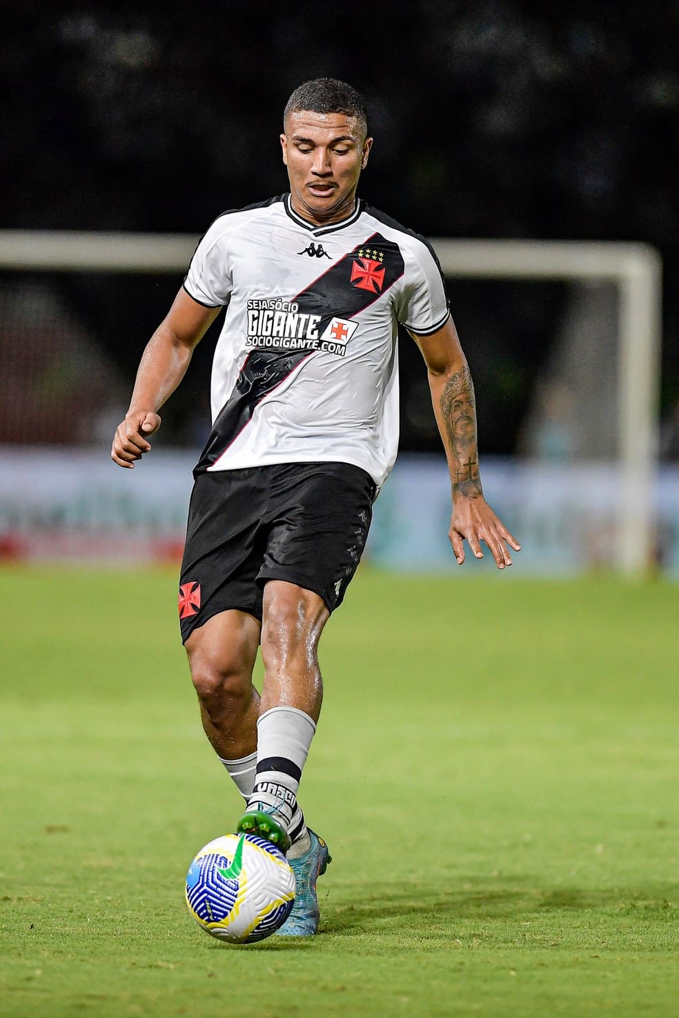 Mateus Carvalho em ação pelo Vasco — Foto: Thiago Ribeiro/AGIF
