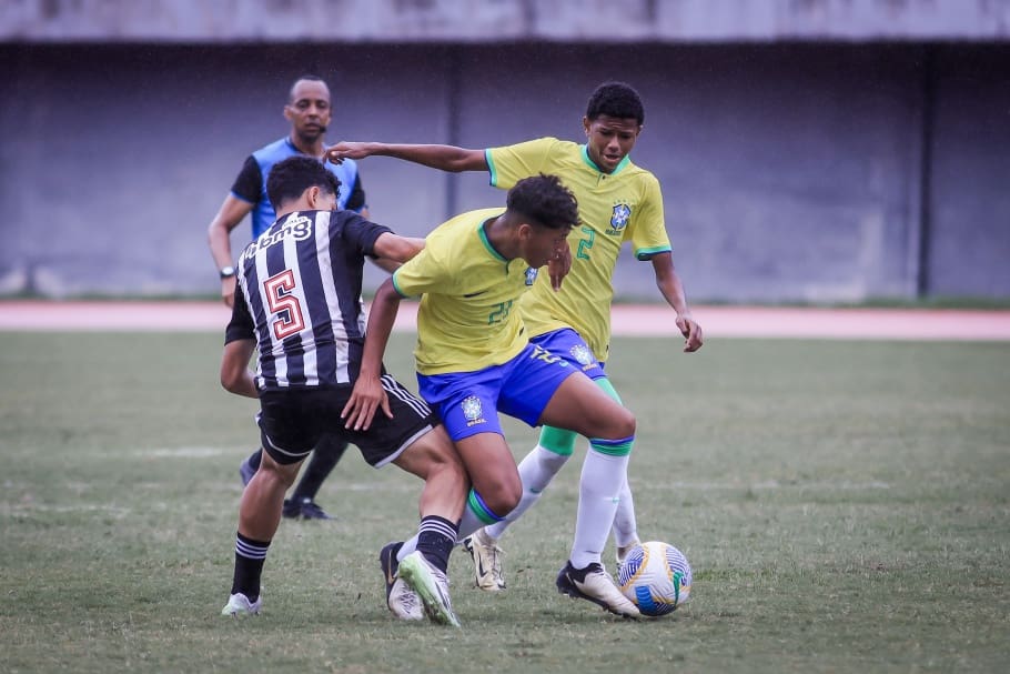 Kauê Junior em partida pela Seleção Brasileira Sub-15 contra o Atlético-MG pela Copa 2 de Julho Créditos: Maurícia Da Matta/CBF